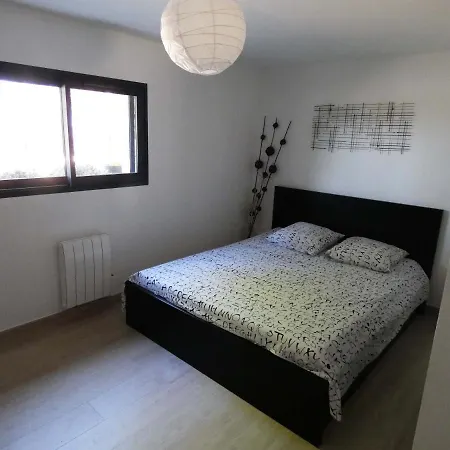 Proche Du Salagou, Agreable Avec Salle D'eau Et Wc Prive *